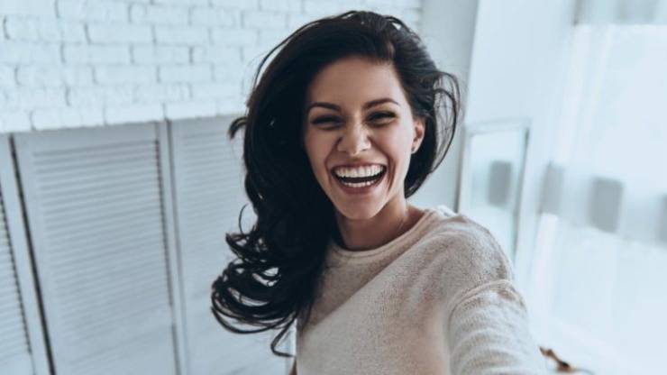 Cómo blanquear los dientes para lucir una sonrisa perfecta