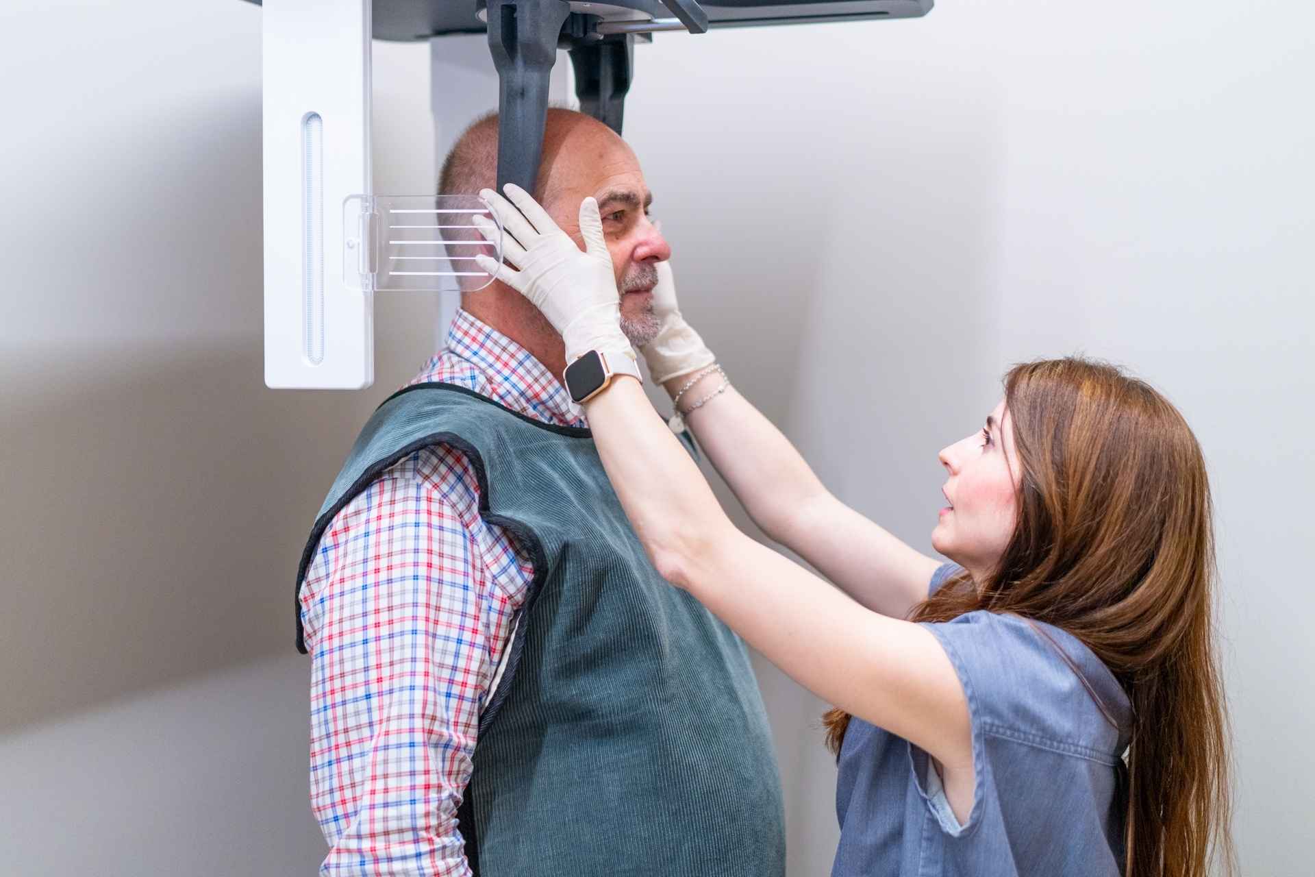 paciente en una prueba dental